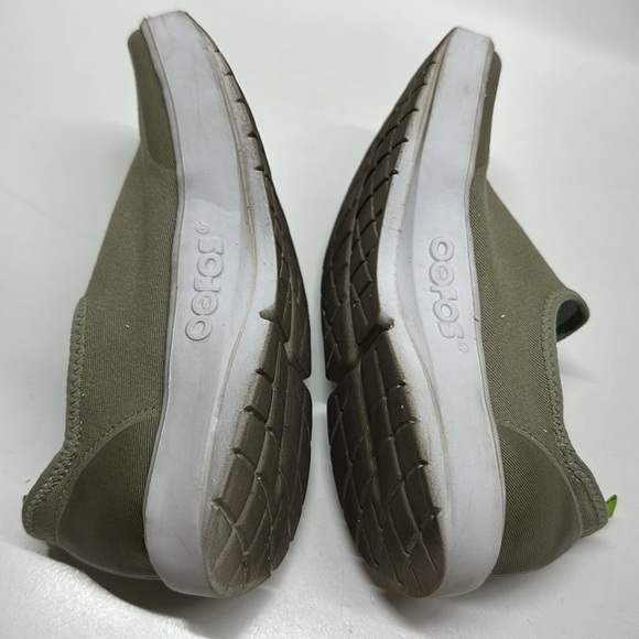 Oofos Oomg eeZee Slip On Sneaker Canvas Shoes Olive Green White Women's Size 8 - Picture 4 of 9